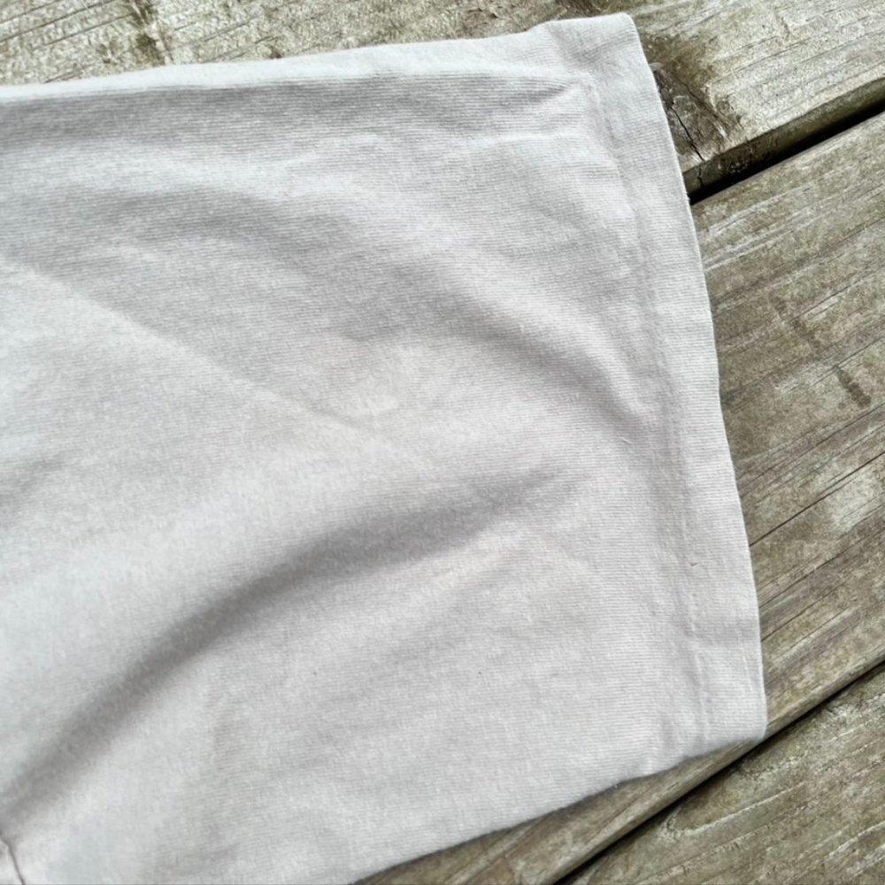 ** VINTAGE TOMMY Hilfiger Girl Heart embroidered tan tshirt Medium - Picture 6 of 8